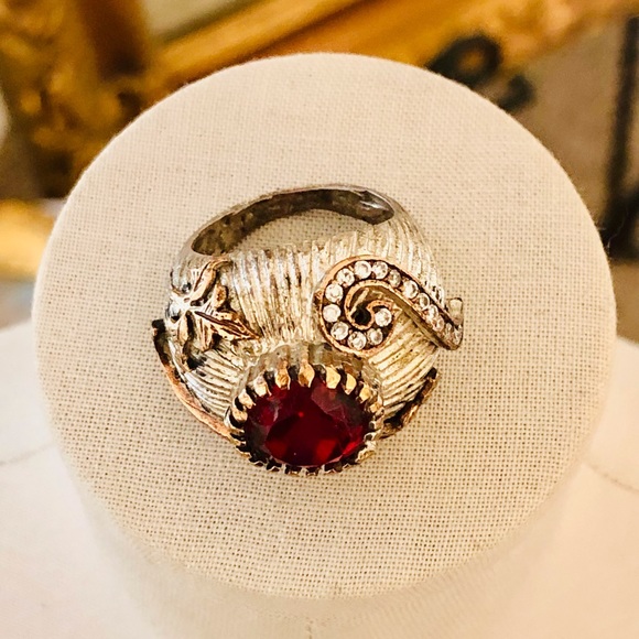 Rare Vintage Ornate Rhinestone Ring - Picture 16 of 16